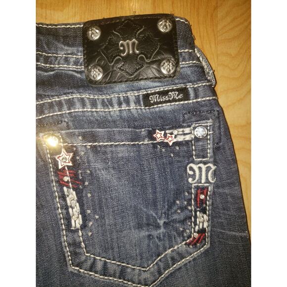 Miss Me Women's 25/21 Stars And Stripes Embellished Pockets Capri Jeans - Picture 3 of 6